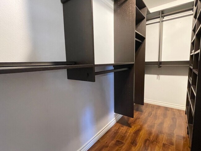Building Photo - Charming 3 Bedroom 2.5 bath Home in gated community in Thousand Oaks!