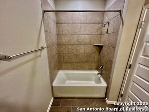 Building Photo - 204 Kinsley Wy