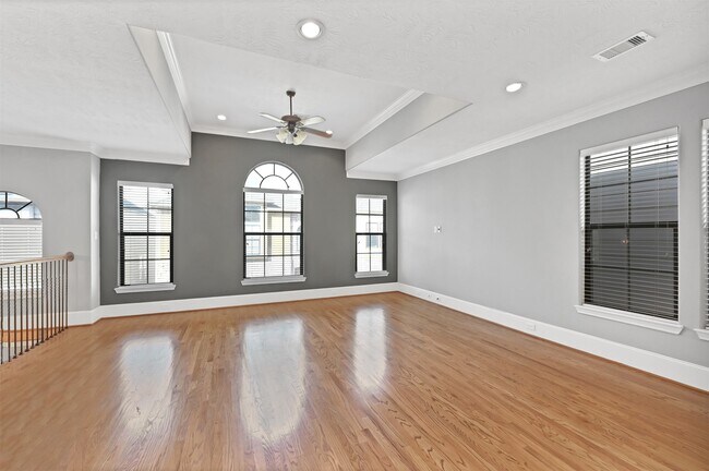 Building Photo - 1346 Studer St