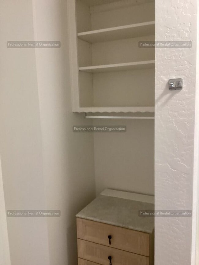 Building Photo - Spacious & cheerfully bright large single-level 2 bedroom in downtown Sebastopol