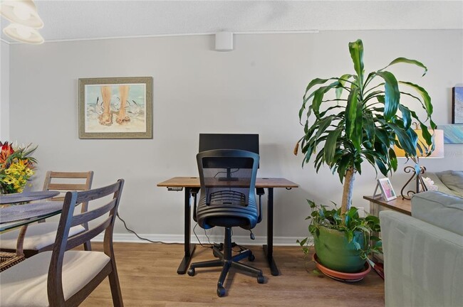 Building Photo - 7540 Bay Island Dr S