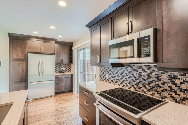 Building Photo - 4452 W Pondview Dr