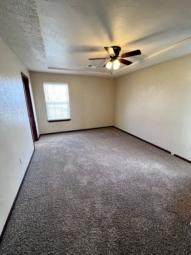 Building Photo - Great 3 bed/2 bath Home in Moore!  Availab...