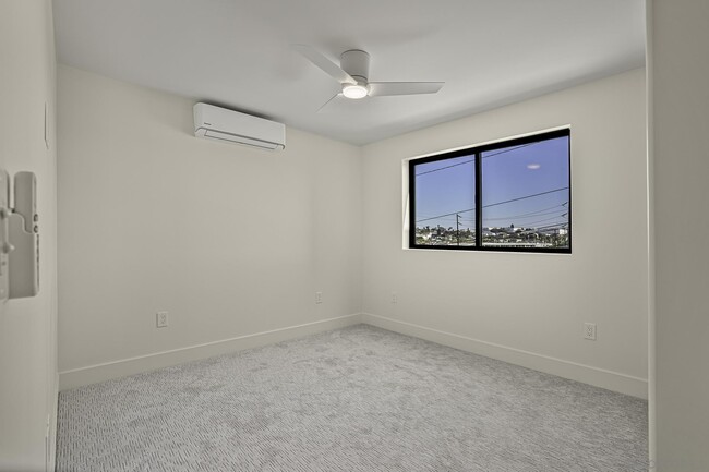 Building Photo - 2124 San Clemente St