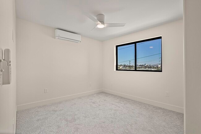 Building Photo - 2126 San Clemente St
