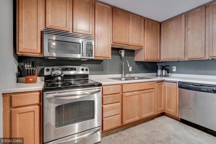 Building Photo - 720 3rd Ave NE