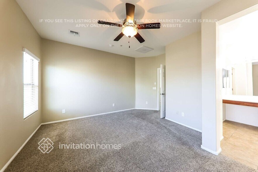 Building Photo - 982 E Corral St