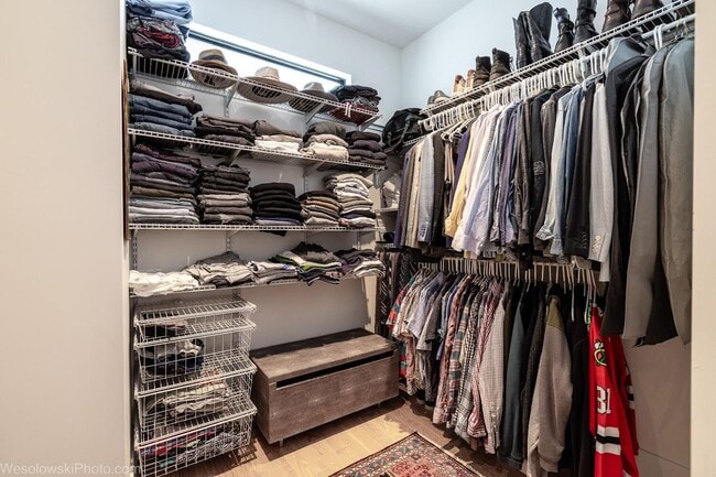 Building Photo - 2041 W Cuyler Ave