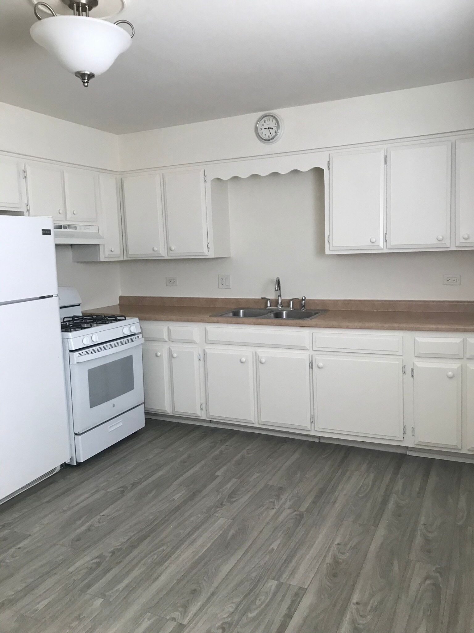 Large eat in kitchen - 8616 47th St