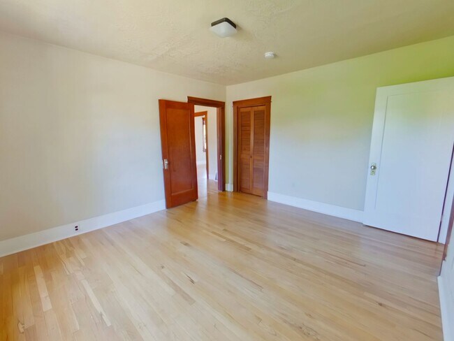 Building Photo - 243 NW 10th St