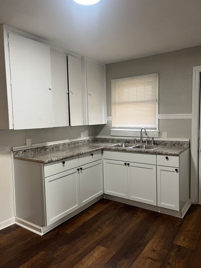 Building Photo - 1206 Edgemont Ave