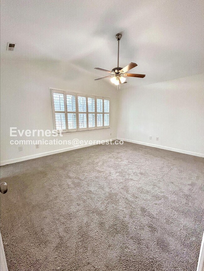 Building Photo - 3501 Shaker Dr