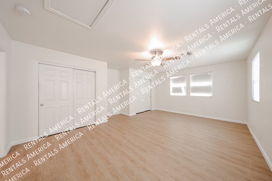 Building Photo - 601 N 73rd Pl