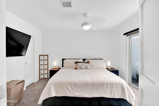 Building Photo - 4200 Camelot Heights Dr