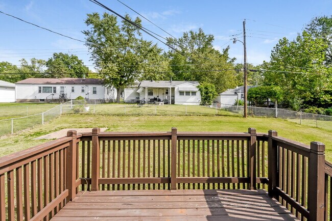 Building Photo - 1123 Roxton Dr