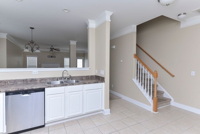 Building Photo - 2 Bedroom, 2.5 Bath in Hampton Forest- Mov...