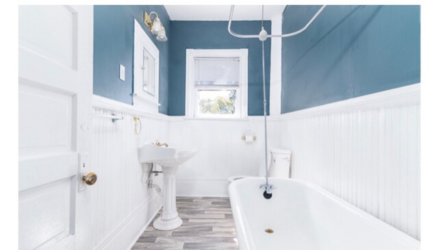 Building Photo - 208 E Arsenal St