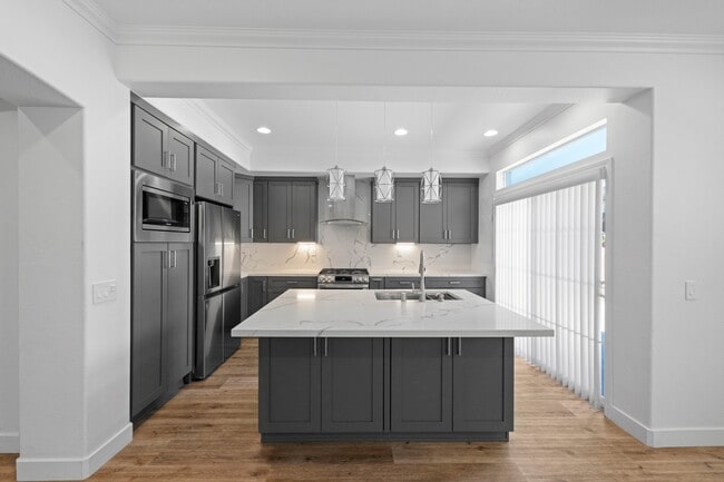 Building Photo - 9204 S Nobel Way