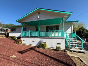 Building Photo - Spacious 3-bedroom home with loads of park...