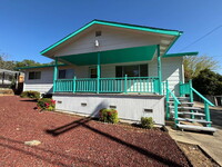Building Photo - Spacious 3-bedroom home with loads of park...