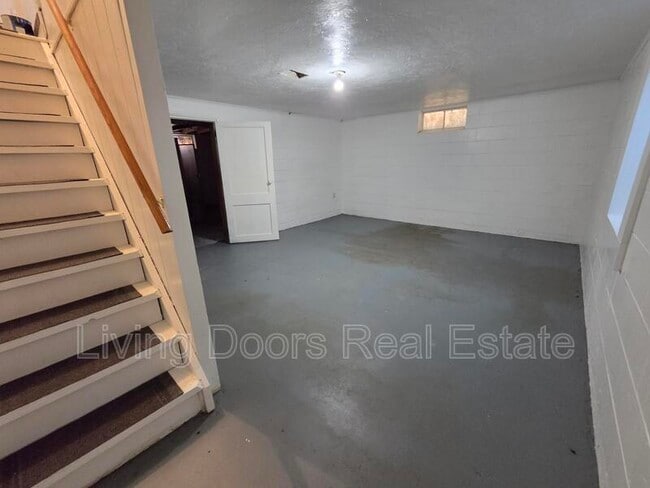 Building Photo - 1249 Dakota St