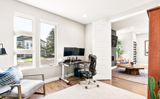 Building Photo - Beautiful 4 bedroom 3 bathroom property in Jefferson Park Denver