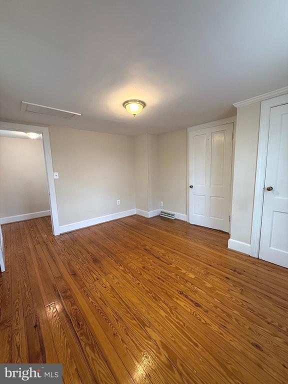 Building Photo - 422 Dunmore St