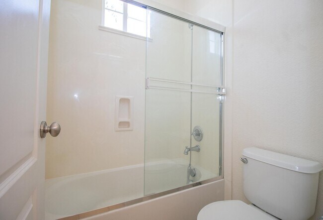 Building Photo - 4 Bedroom 3 Bathroom House | AMSI | Alexandr Metlinski