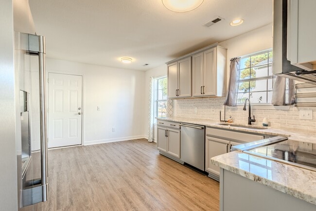 Building Photo - Walkerton Home