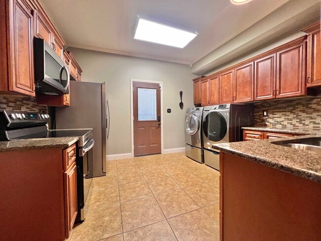 Building Photo - 6763 Blue Lake Ln