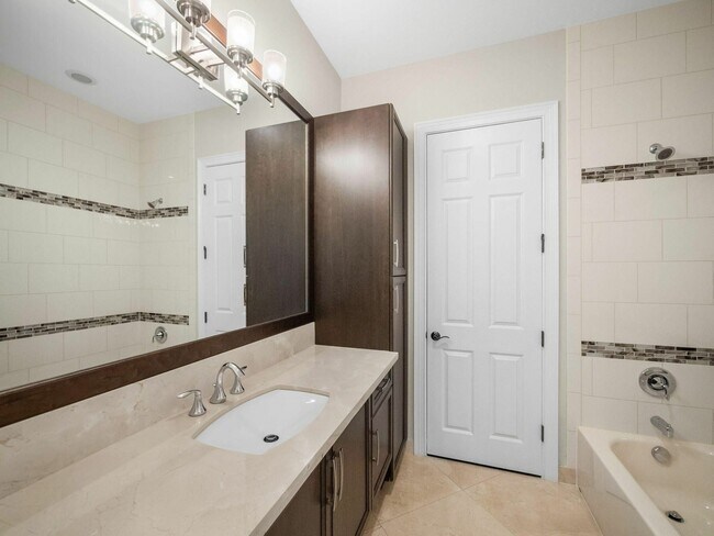 Building Photo - 9931 Bozzano Dr