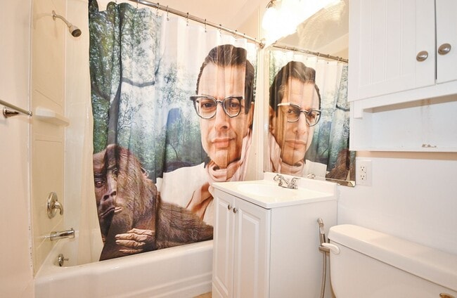 Building Photo - South Side 3BR - Simple, Solid, Ready