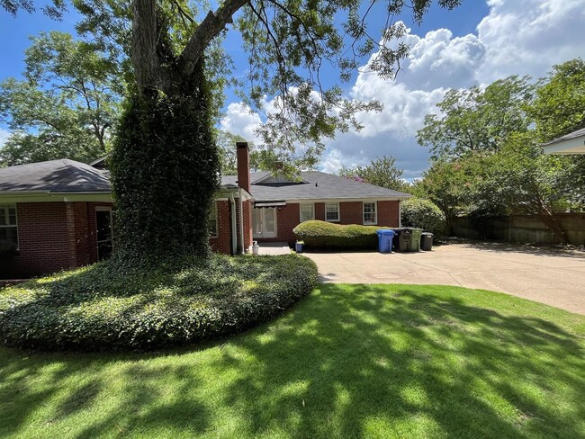 Building Photo - Beautiful 4 Bedroom with 4 Baths
