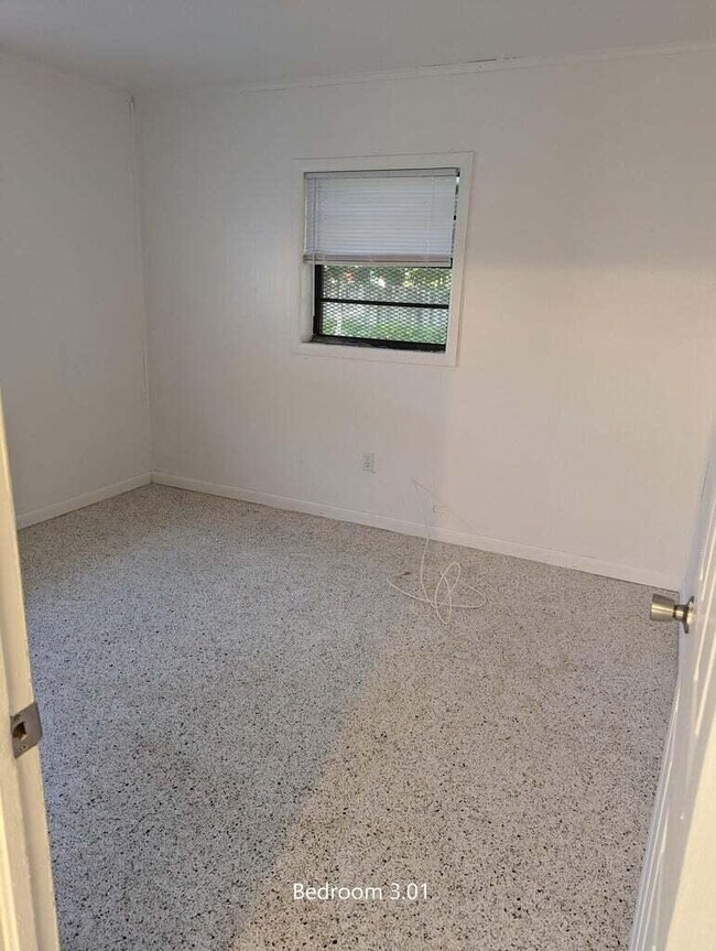 Building Photo - 1156 W 26th St