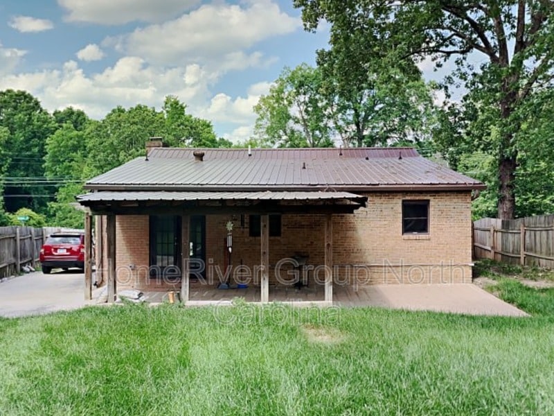 Building Photo - 933 Graham St