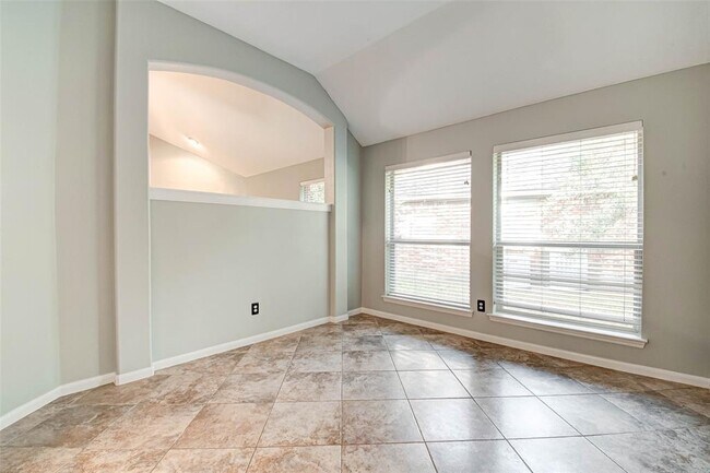 Building Photo - 18 Bonnaire Dr