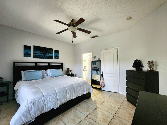 Building Photo - 4243 Waterside Pointe Cir