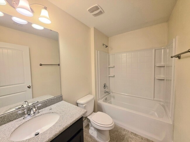Building Photo - Charming 3-Bedroom Home