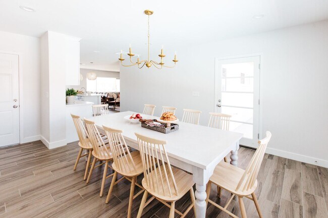 Building Photo - Stunning Remodel near Old Town!