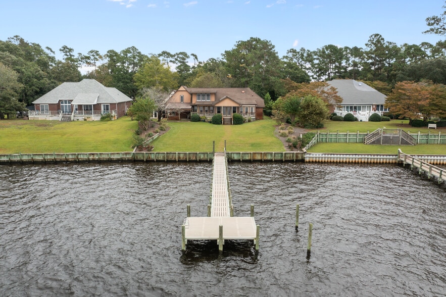 Building Photo - 138 White Oak Bluff Rd