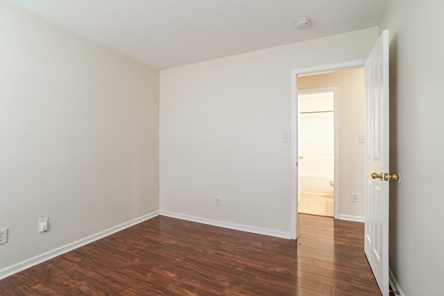 Building Photo - 1011 Tiger Eye Ave
