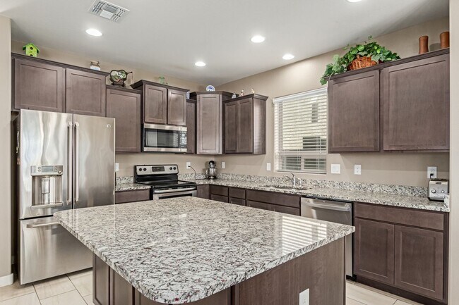 Building Photo - STUNNING 2 story home in Mesa! Plenty of s...