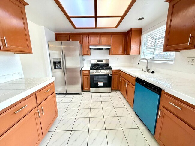 Building Photo - Cozy Renovated Townhome in Gardena!