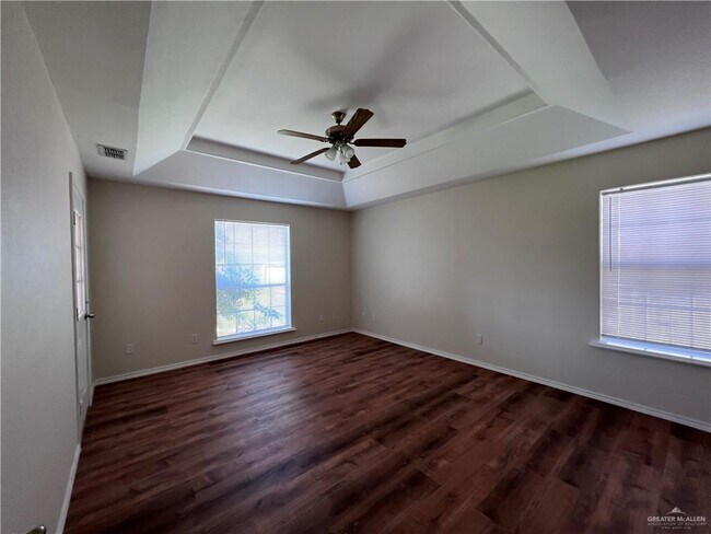 Building Photo - 4612 W Maple Ave