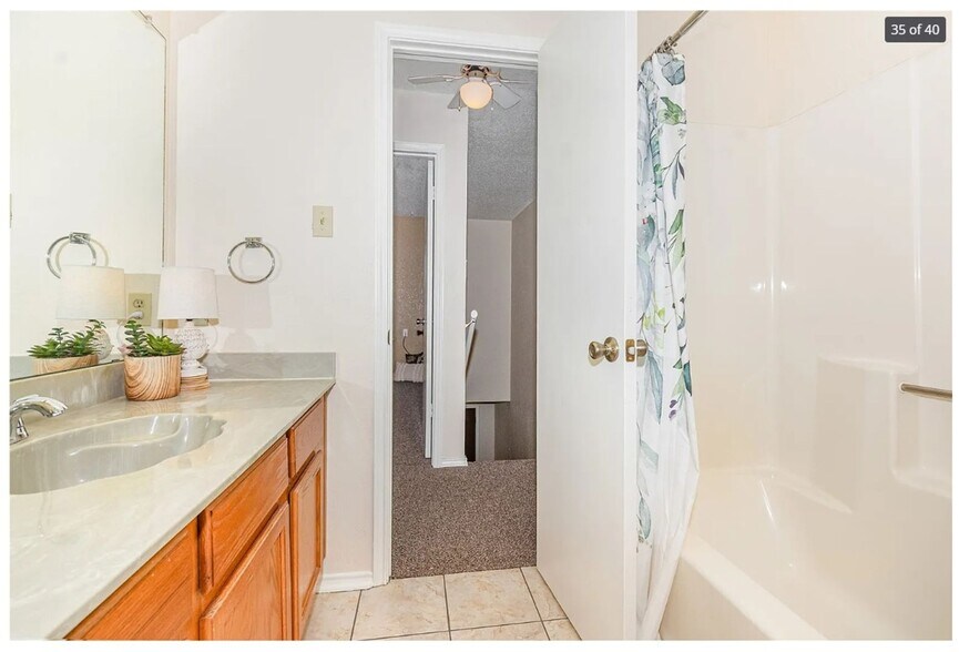 Building Photo - 404 Nita Ln