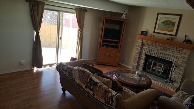 Building Photo - Wonderful 4 bedroom Home in District #20