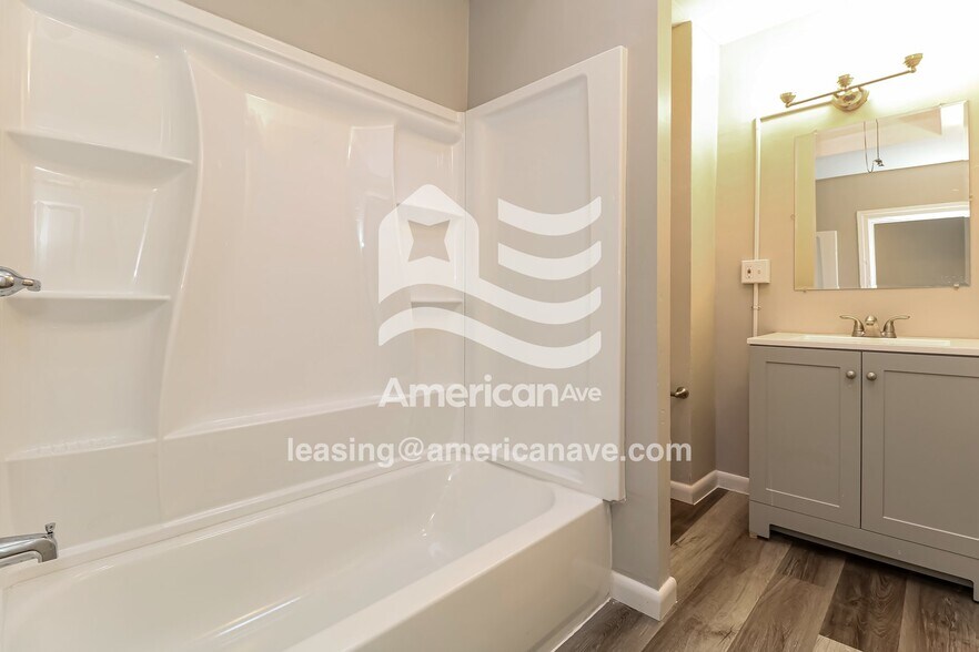 Building Photo - 1533 S Vogdes St