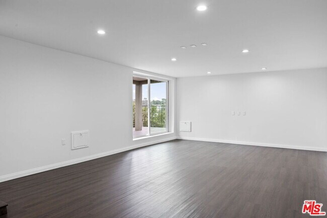 Building Photo - 350 Chautauqua Blvd
