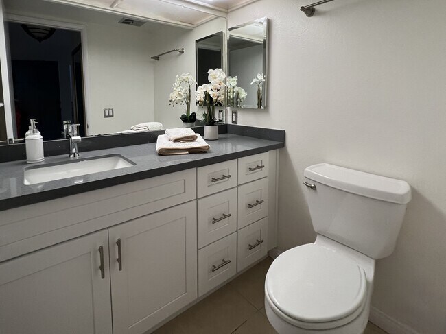 Building Photo - 6966 Park Mesa Way