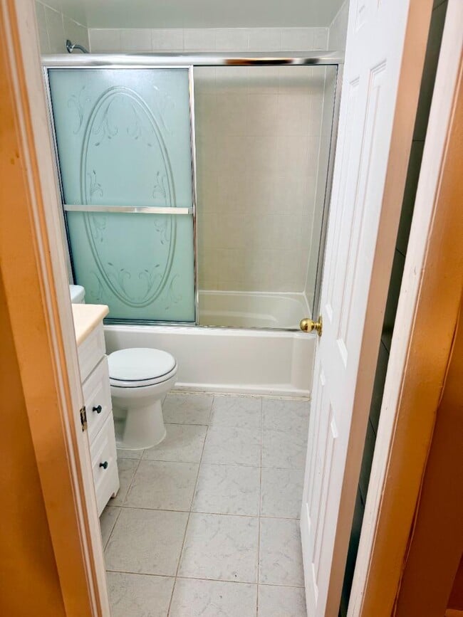 Building Photo - 5 Suntop Ct